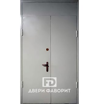Дверь в загородный дом с верхней вставкой