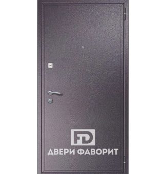 Дверь из стали в загородный дом